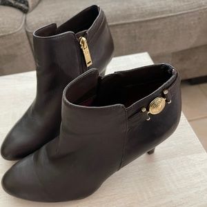 Like new TOMMY HILFIGER Booties